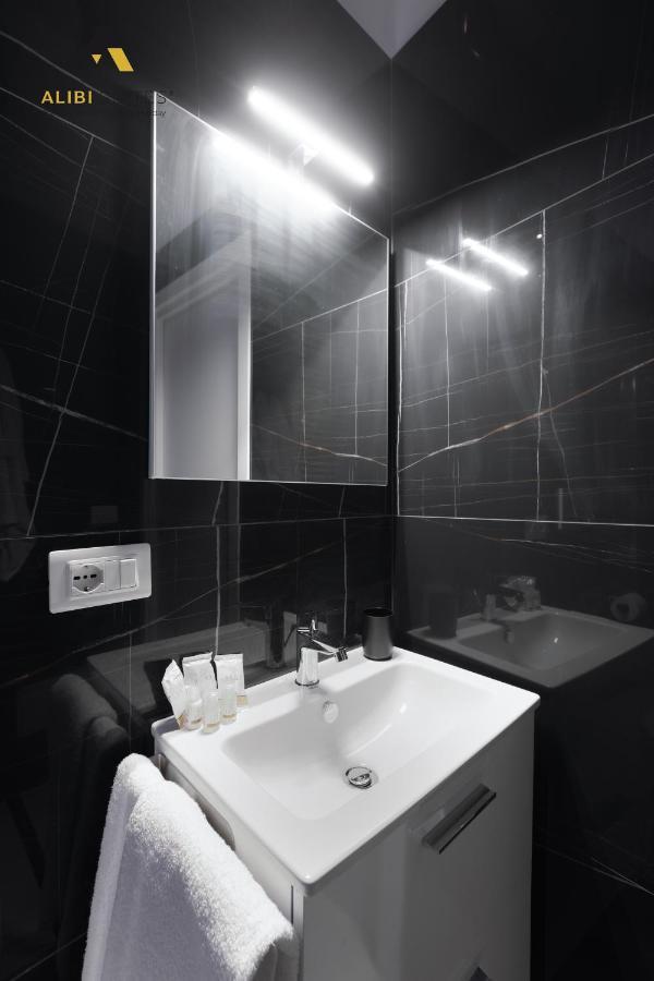 Alibi Suites Suite Museum: Gioiello Con Vista Sul Museo Archeologico Nazionale, Letto E Doccia Con Cromoterapia, Smart Tv, Wifi E A/C ルーヴォ・ディ・プーリア エクステリア 写真