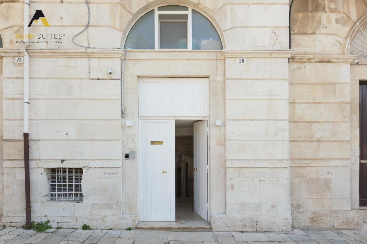 Alibi Suites Suite Museum: Gioiello Con Vista Sul Museo Archeologico Nazionale, Letto E Doccia Con Cromoterapia, Smart Tv, Wifi E A/C ルーヴォ・ディ・プーリア エクステリア 写真