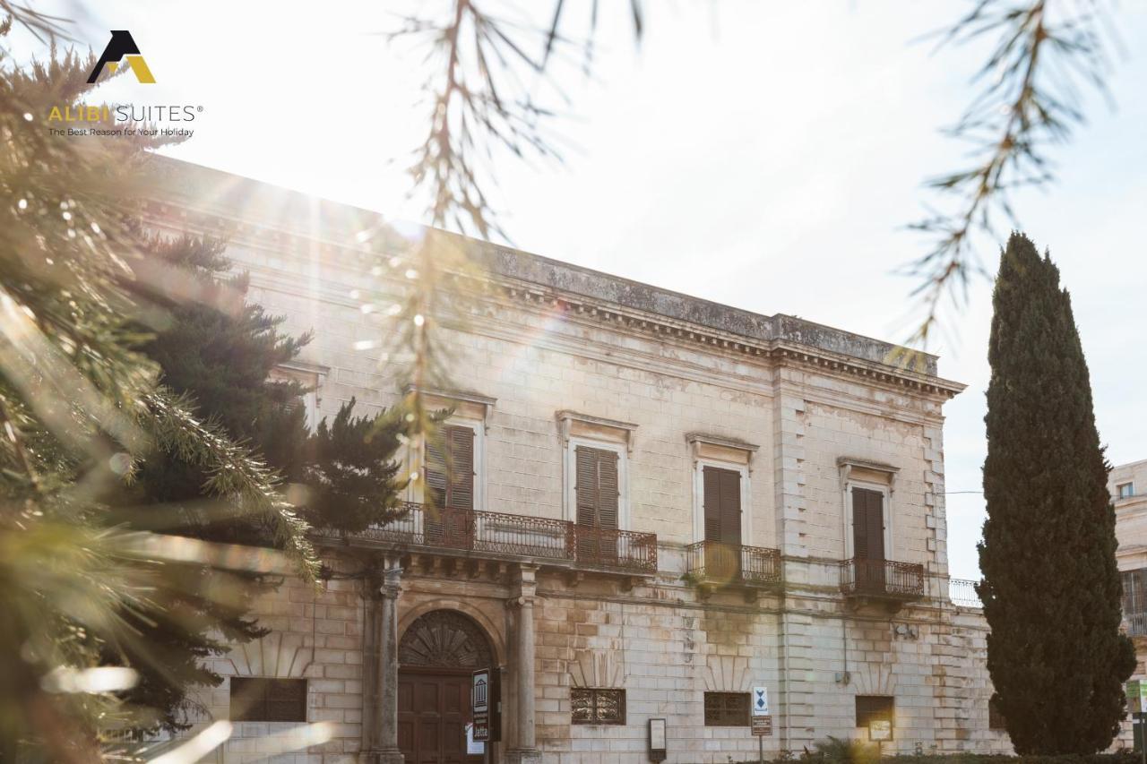 Alibi Suites Suite Museum: Gioiello Con Vista Sul Museo Archeologico Nazionale, Letto E Doccia Con Cromoterapia, Smart Tv, Wifi E A/C ルーヴォ・ディ・プーリア エクステリア 写真