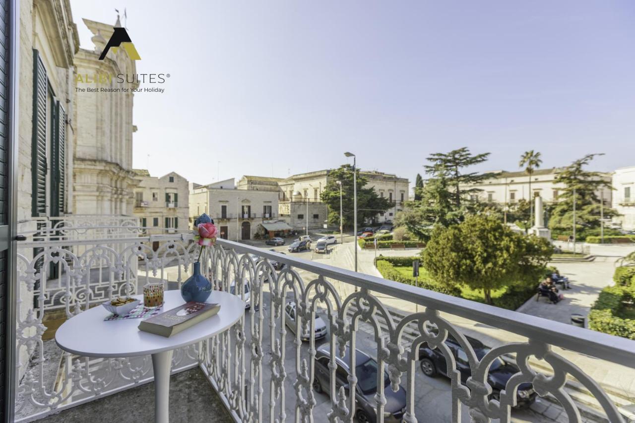Alibi Suites Suite Museum: Gioiello Con Vista Sul Museo Archeologico Nazionale, Letto E Doccia Con Cromoterapia, Smart Tv, Wifi E A/C ルーヴォ・ディ・プーリア エクステリア 写真